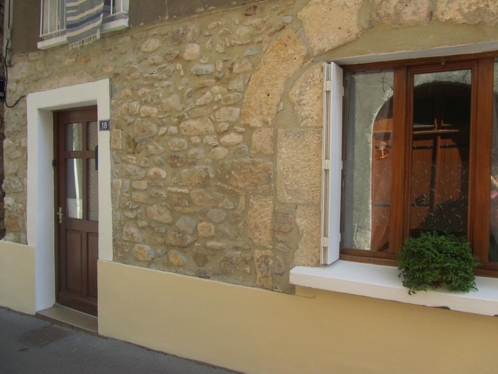 Ferienwohnung Chez Tania Vallon-Pont-dʼArc Exterior foto